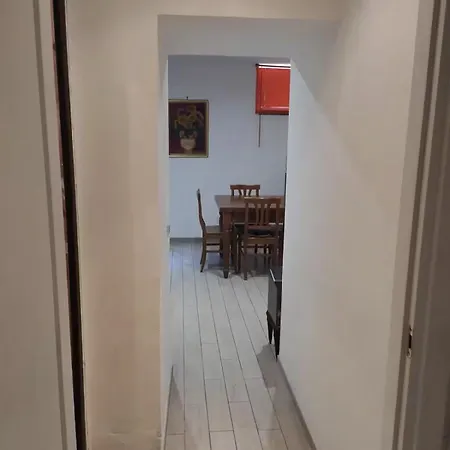 Apartment Garbatella Seminterrato Rom